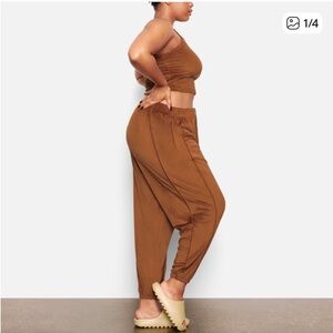 Skims copper brown large velour joggers